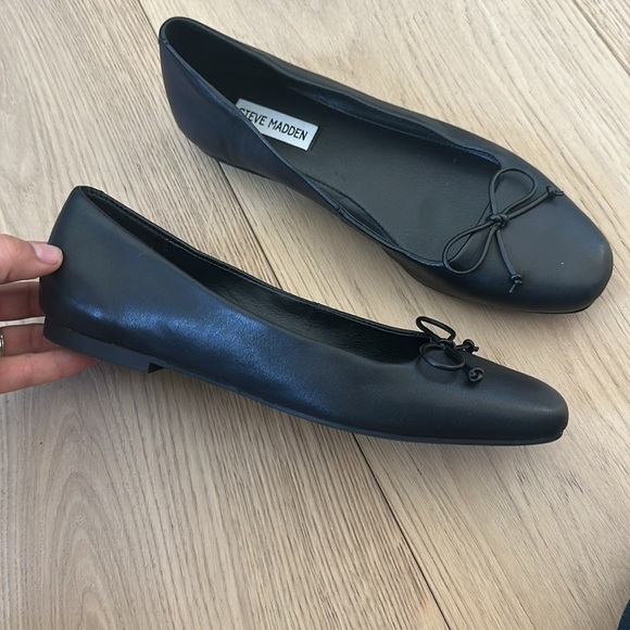 Steve Madden Black Ballet Flats 9M leather upper - Picture 2 of 4